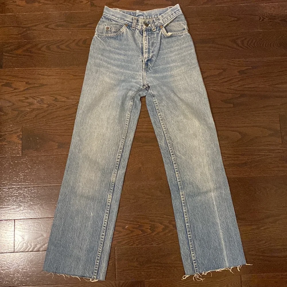 High Rise Vintage Levis - Picture 7 of 8